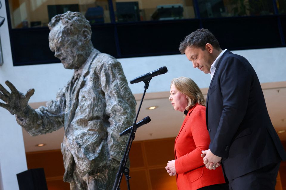 Innerparteiliche Machtkämpfe in der Politik