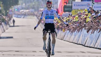 Demi Vollering sichert sich Gelbes Trikot bei der Tour de France Femmes