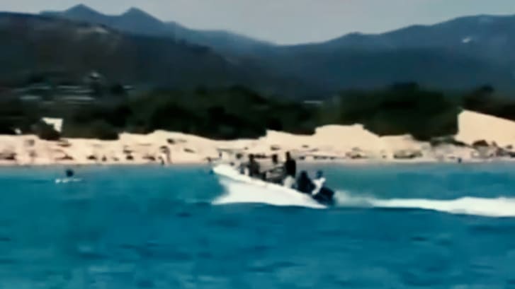 Horror am Urlaubsstrand: Tragischer Unfall mit Flüchtlingsboot
