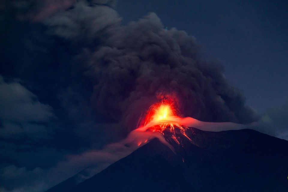 Alarmstufe Rot: Volcán de Fuego in Guatemala bricht aus