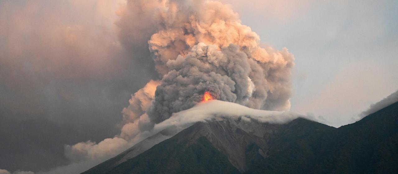 Feuervulkan in Guatemala bricht aus: Evakuierungen und höchste Warnstufe
