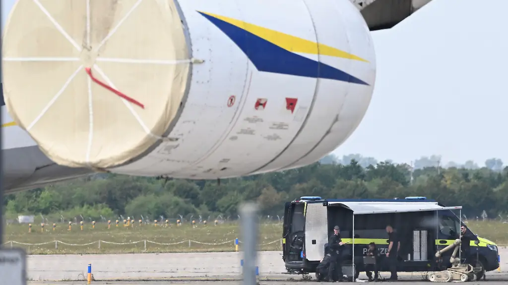 Anschlagsversuch am Leipziger Flughafen: Drohne mit Sprengvorrichtung entschärft