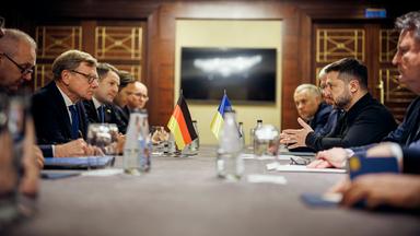 Feierlichkeiten zum ukrainischen Nationaltag trotz andauernder Angriffe
