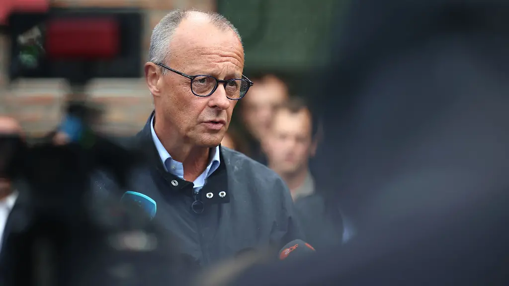 Politische Herausforderungen für Friedrich Merz nach dem Urlaub