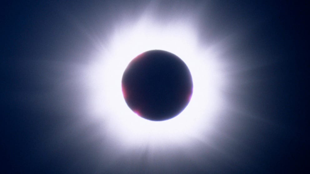 Experte warnt vor Blick in die Sonne: Was Sie bei der Sonnenfinsternis beachten müssen