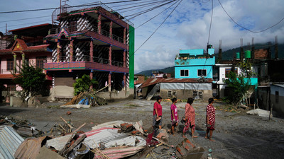 Sturzflut in Nepal und China: Zerstörung und internationale Hilfsmaßnahmen