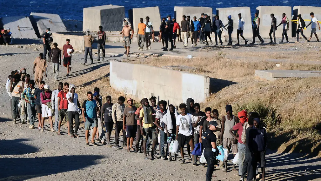 Der Präsident von Ceuta fordert Internierung der Migranten