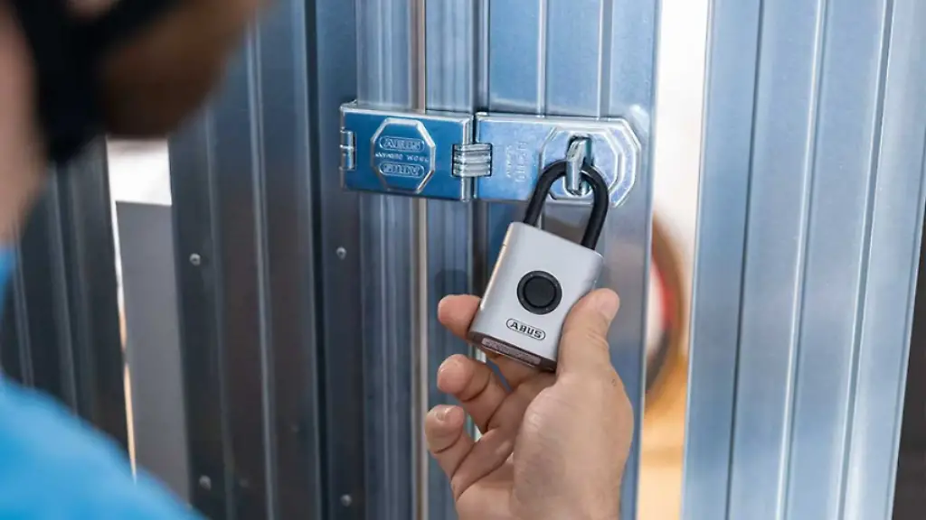 Beste Angebote im Netz entdecken: Smarte Vorhängeschlösser von Abus und mehr