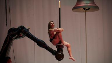 Pop-up-Badebecken der Volksbühne in Berlin-Mitte eröffnet