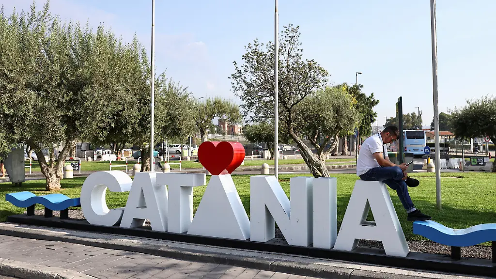 Ätna-Ausbruch beeinflusst Flugverkehr in Catania