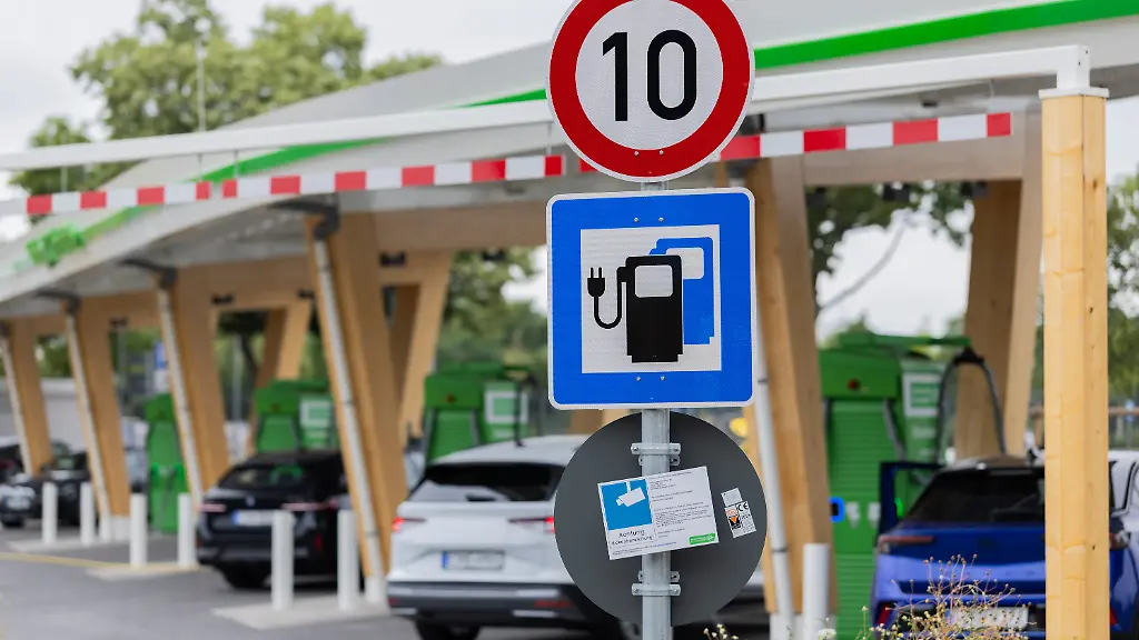 Rabatte auf Elektroautos sinken weiter
