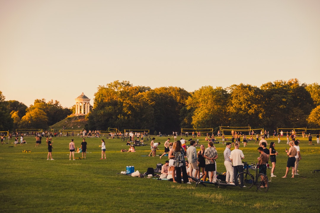Jugendliche im Englischen Garten: Ein Blick auf ihre Gedanken und Gefühle