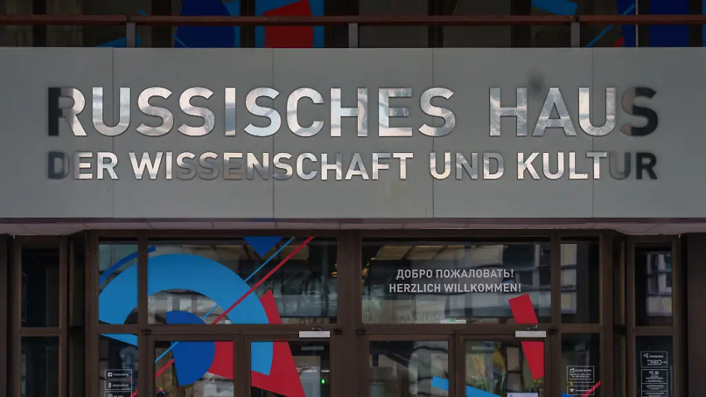 Nicht schließen: Umwandlung des Russischen Hauses