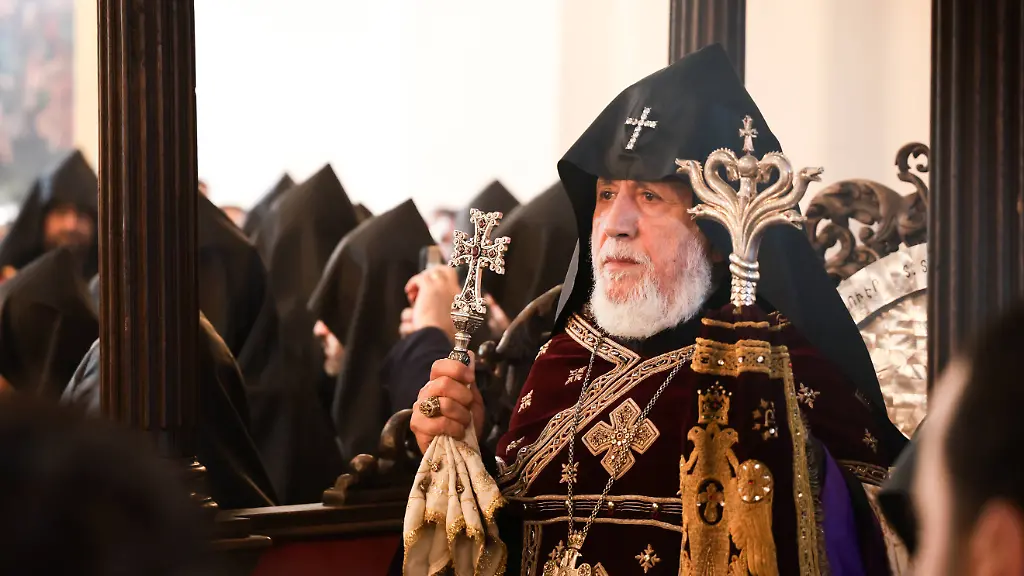 Der Machtkampf zwischen Kirche und Regierung in Armenien