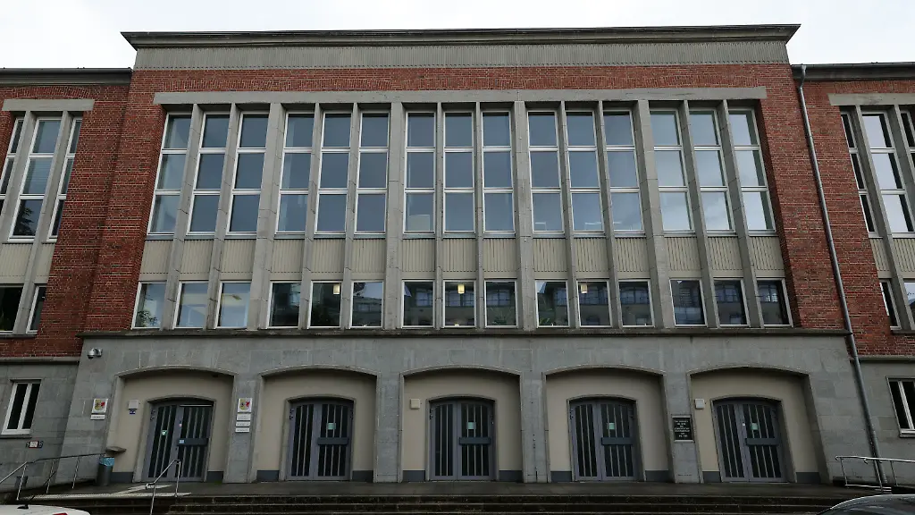 Hochsicherheitsprozess gegen mutmaßliches Drogenschmugglerpaar in Rostock gestartet