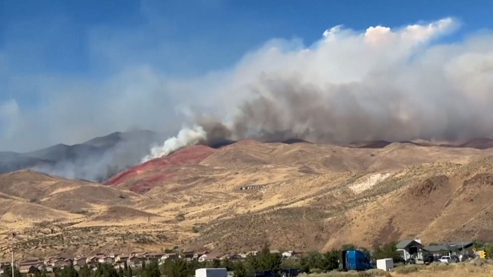 Waldbrand bedroht Wohngebiete in Nevada