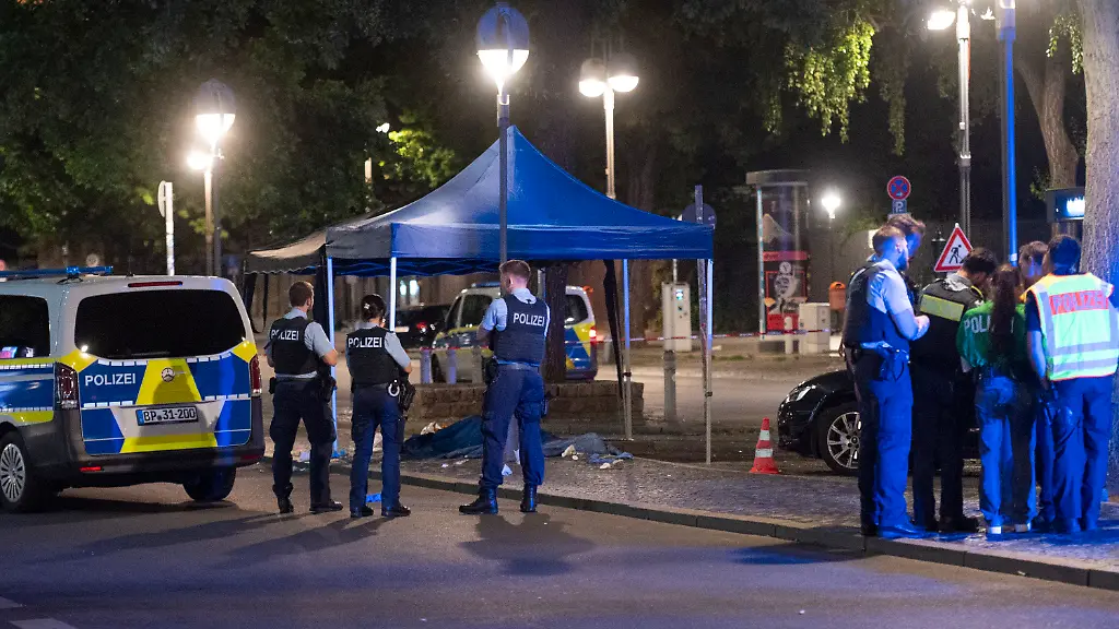 Mann in Berlin auf offener Straße erschossen