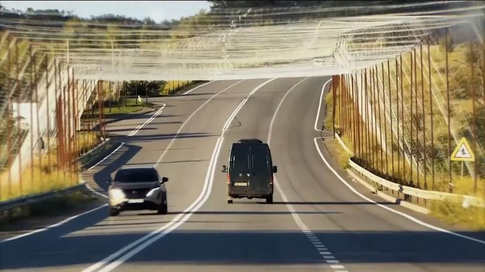 Ukraine schützt Straßen mit Anti-Drohnen-Netzen
