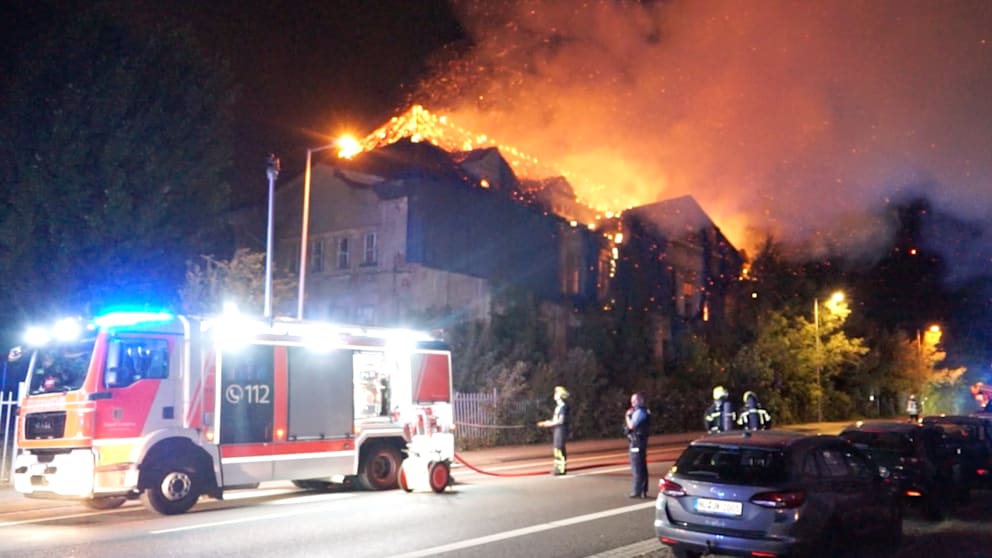 Großbrand im Leipziger Norden: Feuer zerstört leerstehendes Gebäude