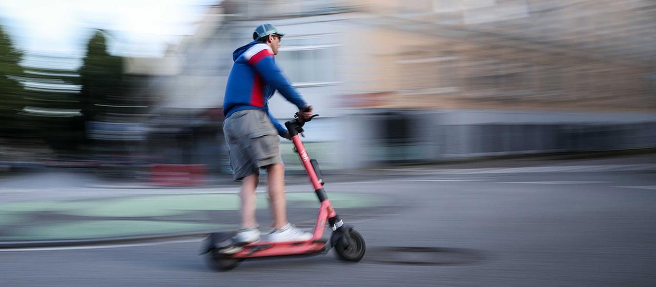 Verletzungsrisiken bei E-Scooter-Fahrten und Präventionsmaßnahmen