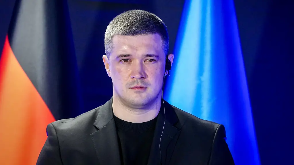 Selenskyj in Bedrängnis: Forderung nach Neuwahlen in der Ukraine
