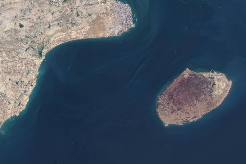 US-Militär greift iranische Insel Larak an: Iran reagiert mit Angriffen auf US-Stützpunkte