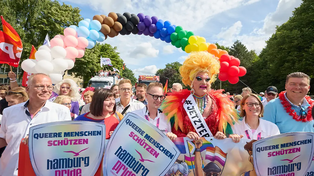 Teilnehmerrekord beim CSD in Hamburg: Klare Haltung nach Anschlag in Berlin