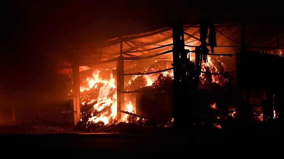 Ermittlungen zum Brand einer Lagerhalle
