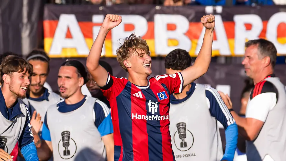 HSV ohne Mühe in der nächsten Runde: 16-jähriger Rekordtorschütze gefeiert