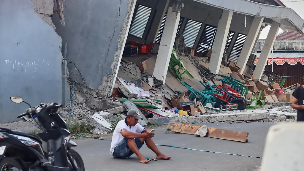 Nachbeben erschweren die Suche nach Verschütteten in Indonesien