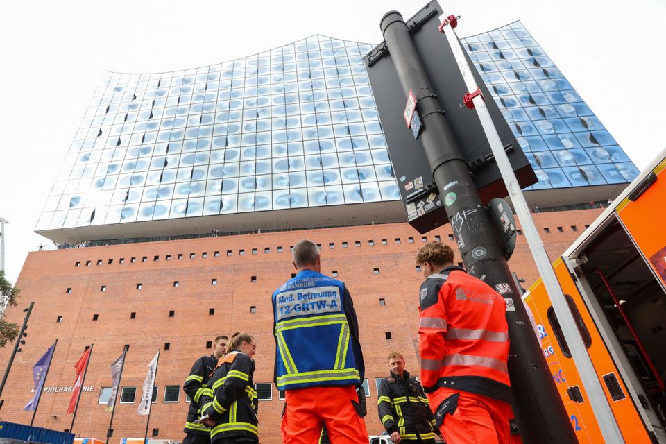 Lebensmittelvergiftung in der Elbphilharmonie: Großeinsatz des Rettungsdienstes