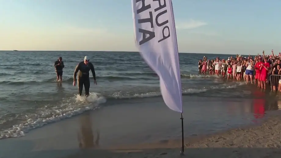 Extremsportler schwimmt von Schweden nach Polen für den guten Zweck
