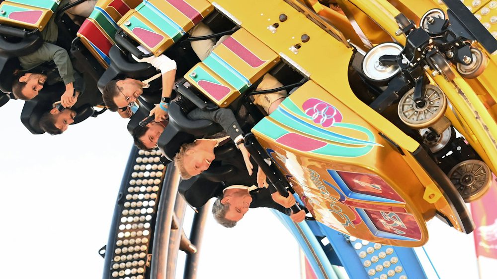 Ministerpräsident Söder fährt den Olympia-Looping