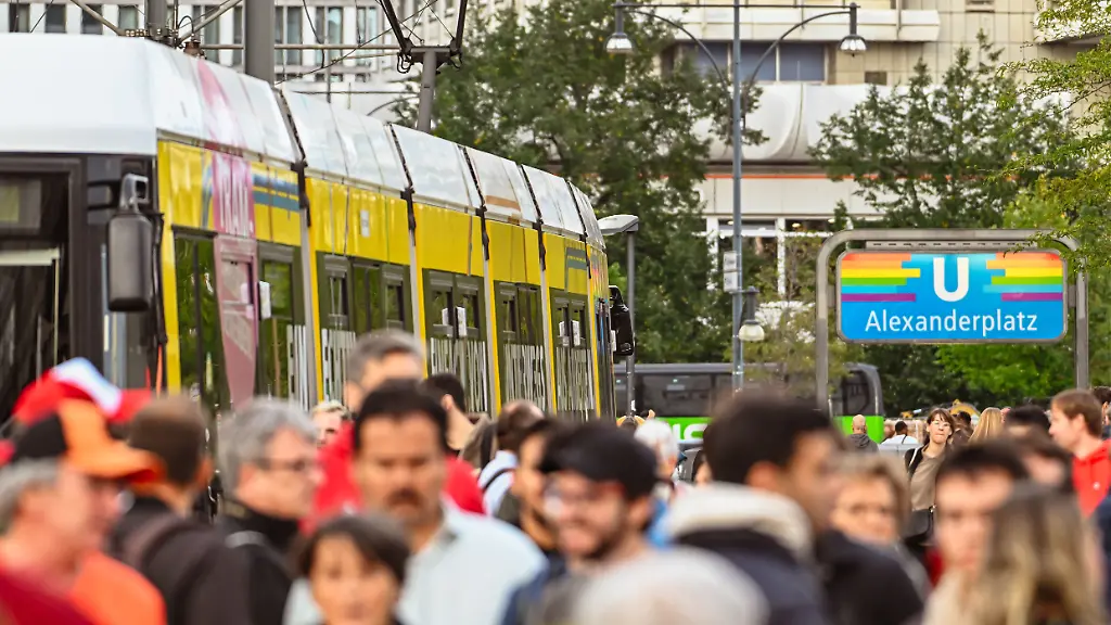 Mehr Menschen nutzen den öffentlichen Nahverkehr trotz hoher Spritpreise