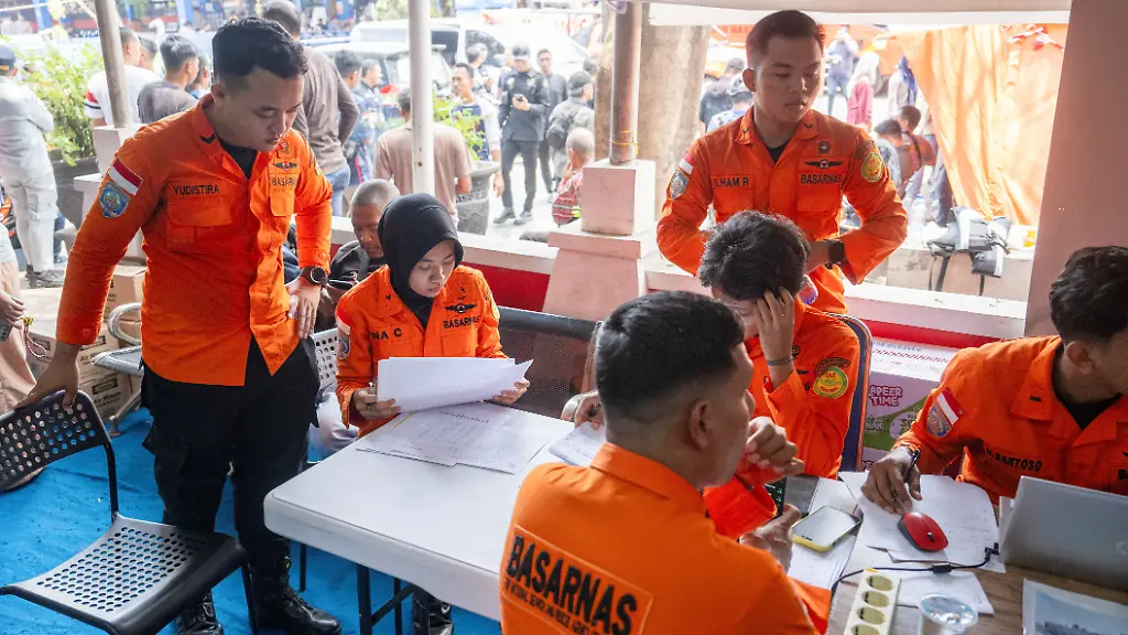 Fähre in Indonesien gesunken: Über 100 Personen gerettet, viele vermisst
