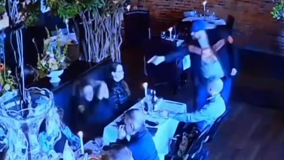 Mann versucht Mord im Restaurant