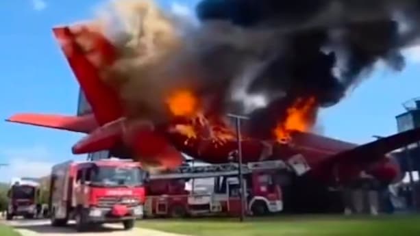 Ausrangierter Airbus fängt Feuer im Luftfahrtpark