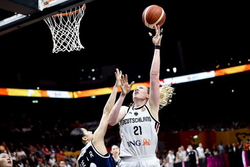 Deutsche Basketball-Nationalmannschaft erreicht Viertelfinale bei Heim-WM