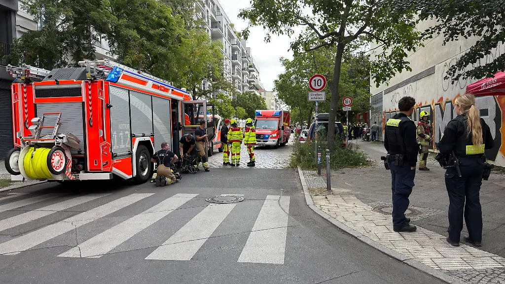 Zimmerbrand in Berliner Pflegeheim: Ein Todesopfer und zahlreiche Verletzte