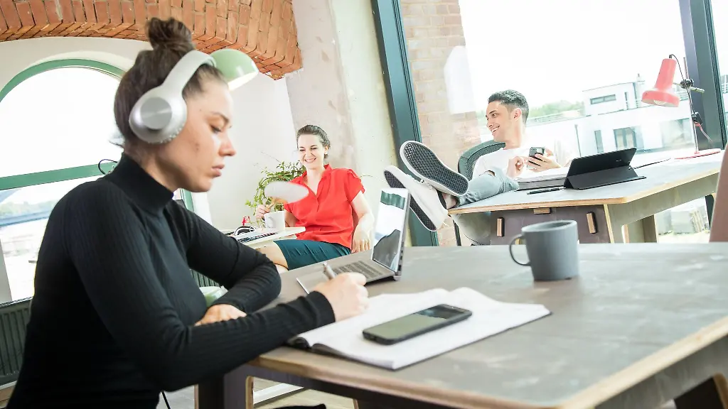 Small Talk im Büro: Tipps zum höflichen Entkommen