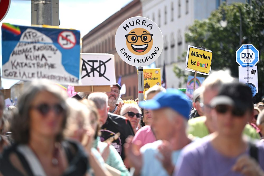 Aufruf zum AfD-Verbotsverfahren: Demonstration in München
