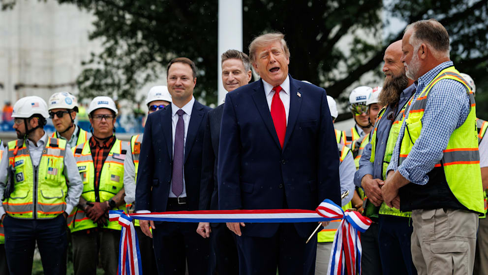 Trump steht vor Tonproblemen während einer Rede