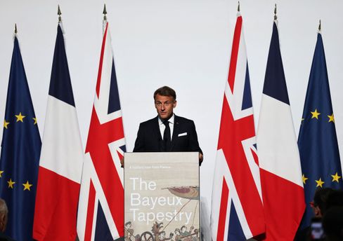 Die Eröffnung der Wandteppich-Ausstellung im British Museum durch Macron und König Charles