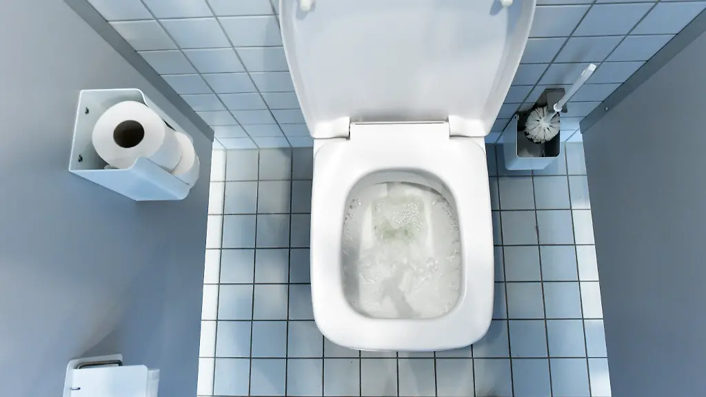Toilettenspülung: Unterschätzte Keimschleuder