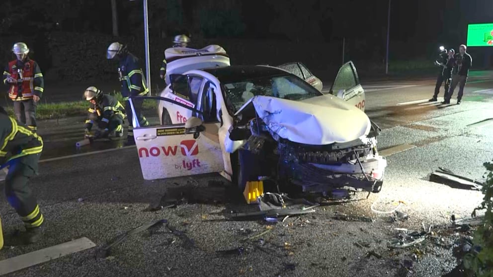 Taxi-Unfall in Hamburg: Zwei Schwerverletzte