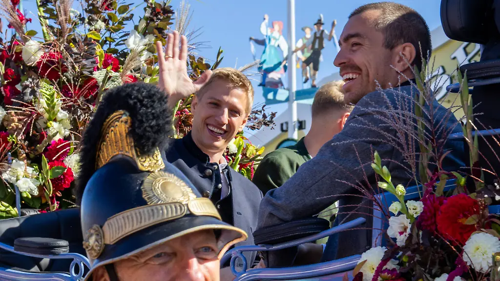 Münchens OB Krause verlässt Oktoberfest-Umzug wegen Kreislaufproblemen