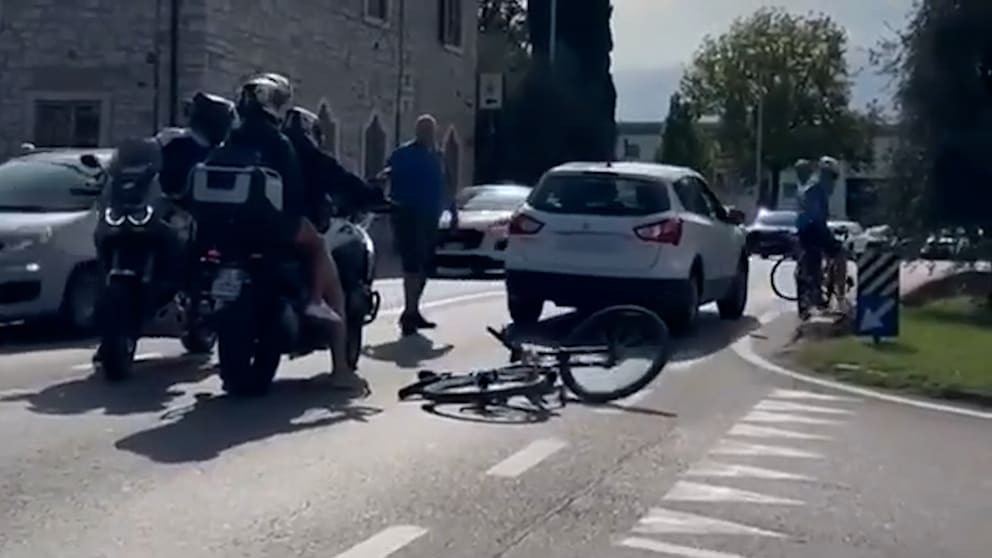 Auseinandersetzung am Gardasee: Autofahrer trifft Radfahrer
