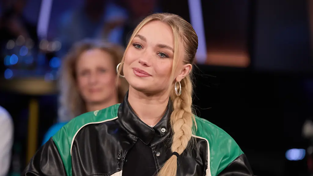 Julia Beautx nimmt Auszeit zur Gesundheitspflege