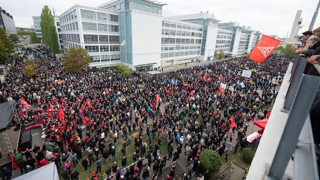 Proteste gegen Stellenabbau bei Mercedes-Benz