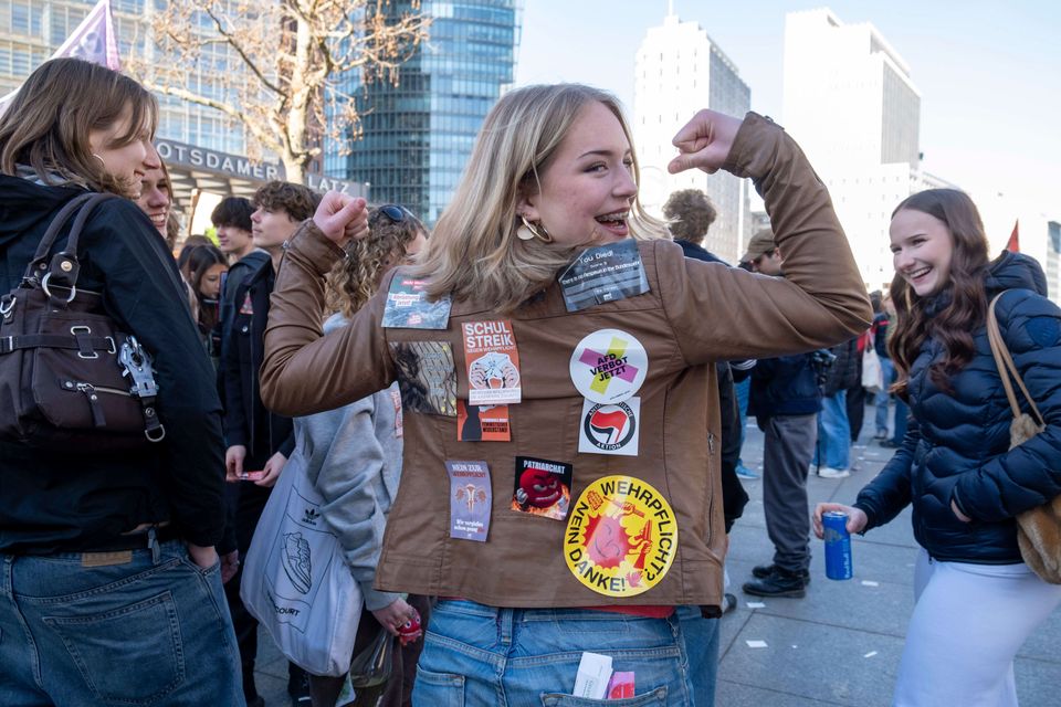 Protest gegen die Wiedereinführung der Wehrpflicht und seine Auswirkungen